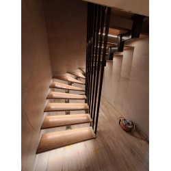 Межэтажная модульная лестница с поворотом 